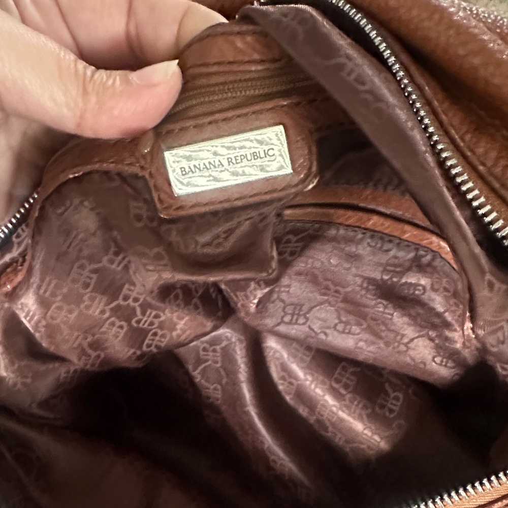 Banana Republic Leather hobo slouchy Shoulder Bag in Brown - Picture 11 of 14